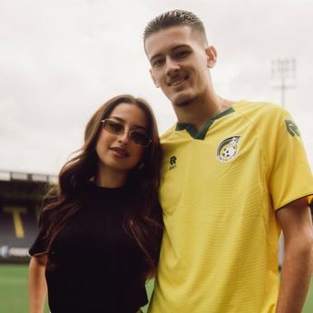 Momen Mesra Jennifer Coppen Temani Justin Hubner saat Kenalan Pemain Baru Fortuna Sittard