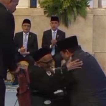 Momen Menyentuh saat Prabowo Kasih Tanda Bintang Jasa ke Nyak Sandang, Penyumbang Beli Pesawat RI