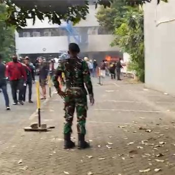 Gedung Depan Mako Brimob Kwitang Dilalap Api, 1 Orang Berhasil Dievakuasi