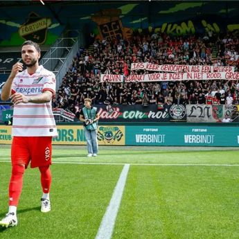 Suporter NEC Nijmegen Beri Salam Perpisahan ke Calvin Verdonk