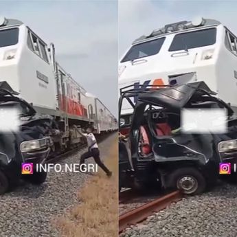 Fakta Kereta Api Tabrak Mobil Pickup, 2 Orang Dikabarkan Tewas