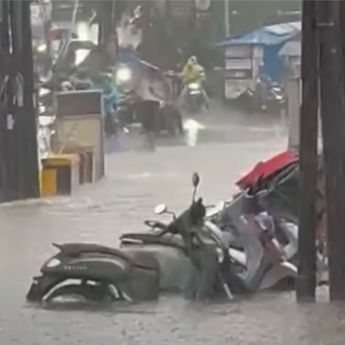 Hujan Deras Disertai Angin dan Petir Terjang Depok, Warga Diminta Waspada