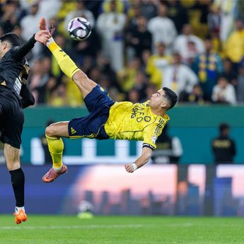 Usia 40 Tahun Tapi Ronaldo Masih Bisa Cetak Gol Salto