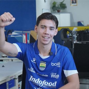 Dion Markx Jalani Latihan Perdana di Persib Bandung