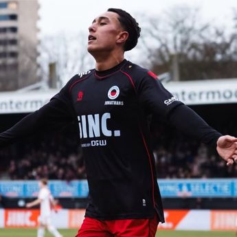 Maarten Paes Saksikan Miliano Jonathans Bobol Gawang Ajax Amsterdam