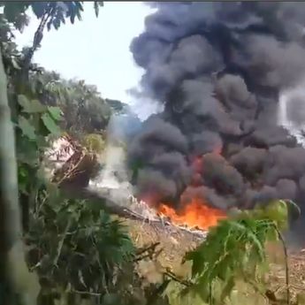 Pesawat Militer Kolombia Jatuh dan Terbakar, 66 Orang Tewas