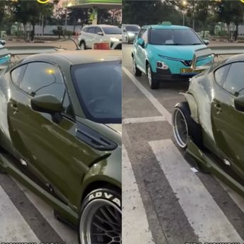 Viral Mobil Sport Mewah Ditabrak Taksi Hijau Hingga Rusak Parah