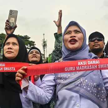 Menag Minta Anggaran Rp9,6 Triliun ke DPR untuk Kesejahteraan Guru Agama