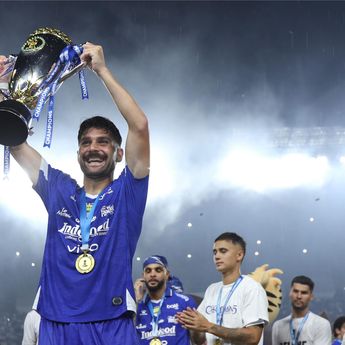 Usai dari Piala Dunia, Frans Putros Berpisah dengan Persib Bandung