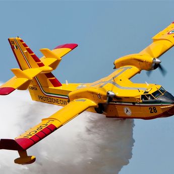 Spesifikasi Pesawat CL415MP Malaysia Mampu Angkut 6.137 Liter Air