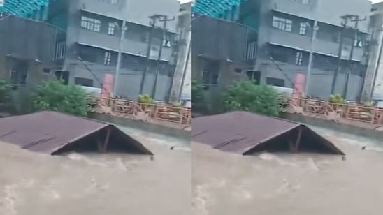 Rumah Ikut Hanyut saat Kota Medan Dilanda Banjir Besar