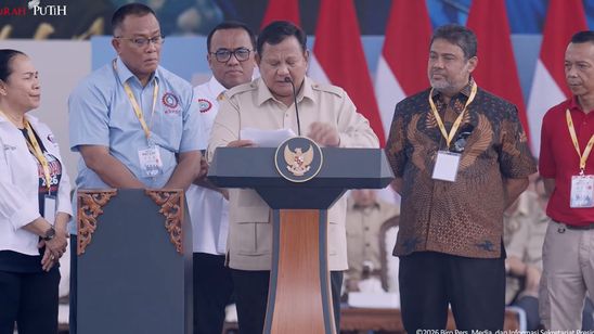 Prabowo Guyon Bareng Pramono di Hari Buruh: Bowonya Sama, Partainya Lain