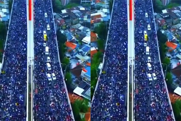 Jembatan Jalan Pasupati Dipadati Bobotoh Usai Persib Bandung Juara Liga 1