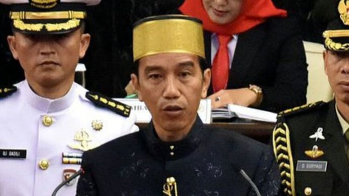 Jokowi Pake Baju Adat Suku Bugis <b>(Setkab.go.id)</b>