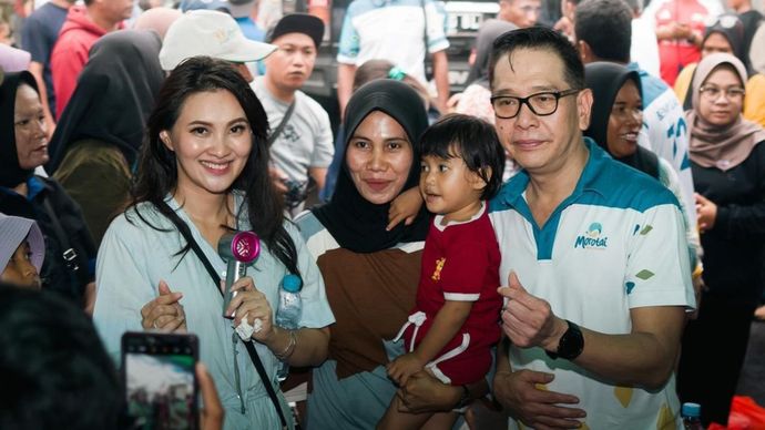 Sherly Tjoanda dan Benny Laos Sedang Kampanye