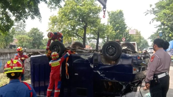 Mobil Pengangkut Uang Alami Kecelakan di Klender Jaktim