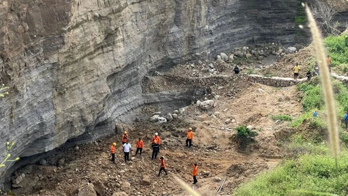 Longsor Galian C Ilegal di Argasunya Cirebon, 2 Penambang Tertimbun