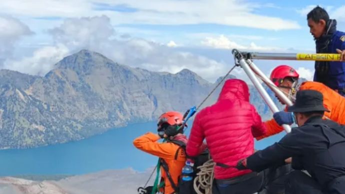 Jalur Pendakian Gunung Rinjani Ditutup Imbas Jatuhnya WNA Brasil