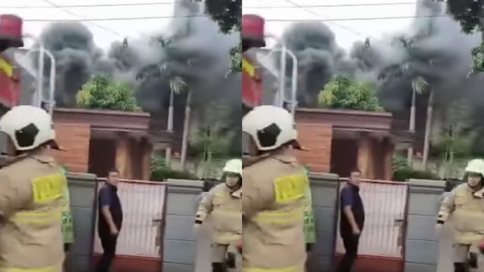 Viral Pabrik Hokben di Ciracas Jaktim Terbakar Hebat