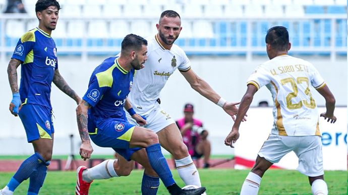 Arema FC vs Bhayangkara FC