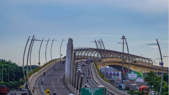 Jembatan KH. Noer Ali di Summarecon Bekasi