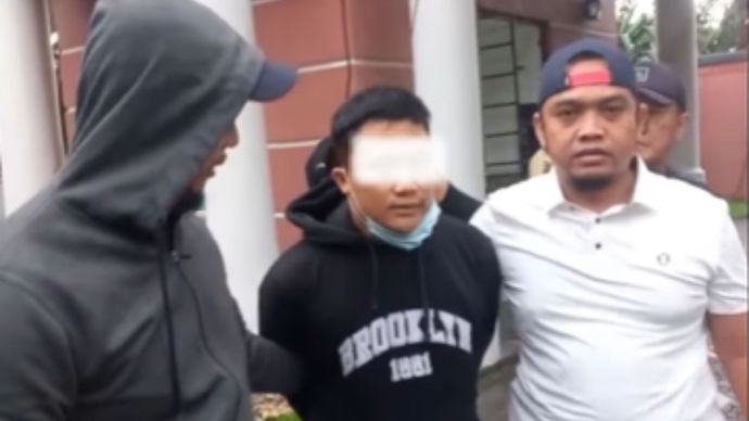 Seorang pria berinisial DH, yang baru saja bebas dari penjara atas kasus serupa, kembali ditangkap oleh Tim Jatanras Polda Metro Jaya.