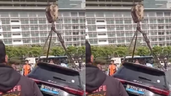 Proses Evakuasi Mobil BYD Nyemplung di Bundaran HI