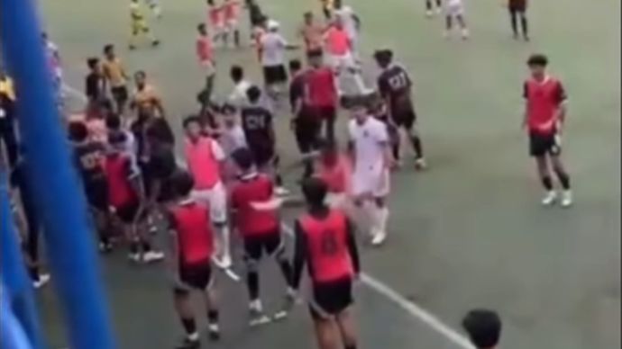 Tendangan Kungfu Fadly Alberto ke Lawan