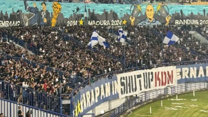 Suporter Persib Bandung Sindir Gubernur Jabar 'Shut Up KDM'