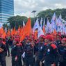 Kondisi Lalu Lintas Depan DPR: Dipenuhi Massa Buruh dan Jalan Ditutup