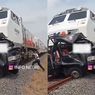 Fakta Kereta Api Tabrak Mobil Pickup, 2 Orang Dikabarkan Tewas