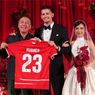 Hadir Dinikahan Justin Hubner dan Jennifer Coppen, Iwan Bule Dapat Hadiah Jersey