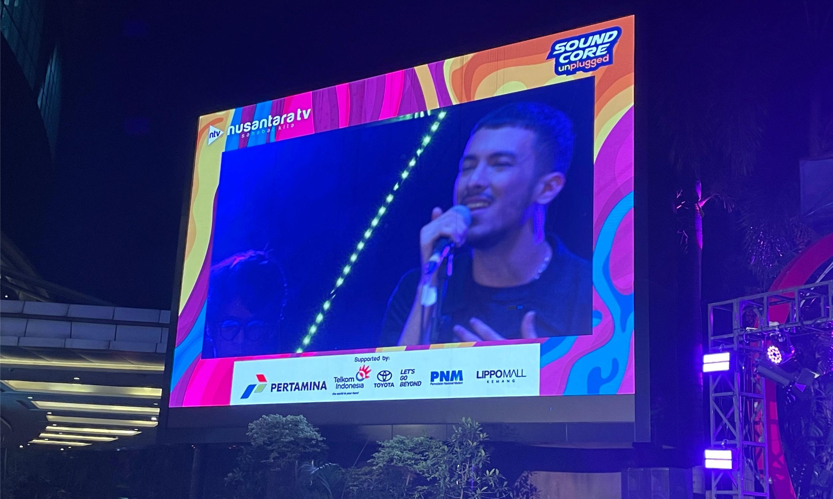 Aziz Hedra Tampil Memukau di Soundcore Unplugged Nusantara TV <b>(NTV News/ Tasya)</b>