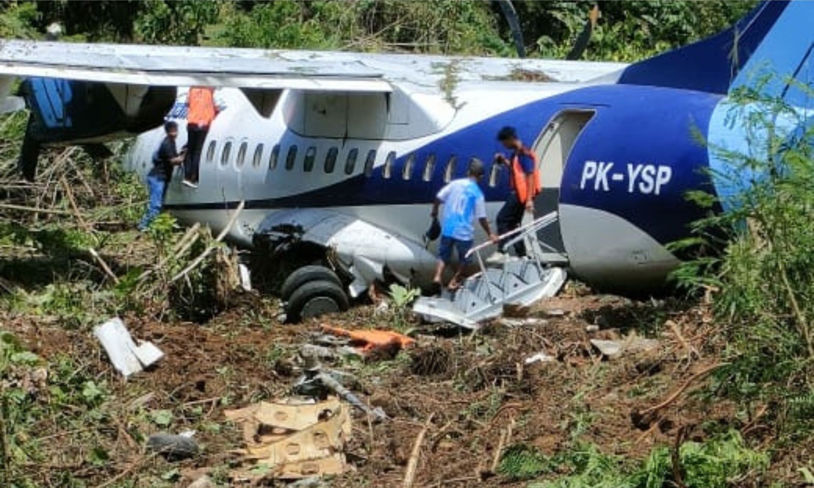 Pesawat Trigana Air Tergelincir di Bandara Kamanap Serui <b>(Twitter)</b>