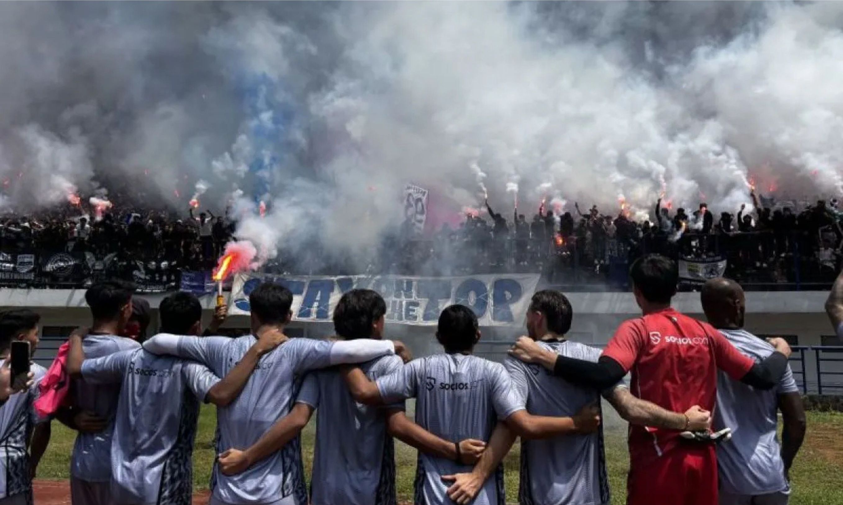 Jelang Lawan Persija Jakarta, Bobotoh Padati Latihan Persib Bandung di Stadion GBLA <b>(Antara)</b>