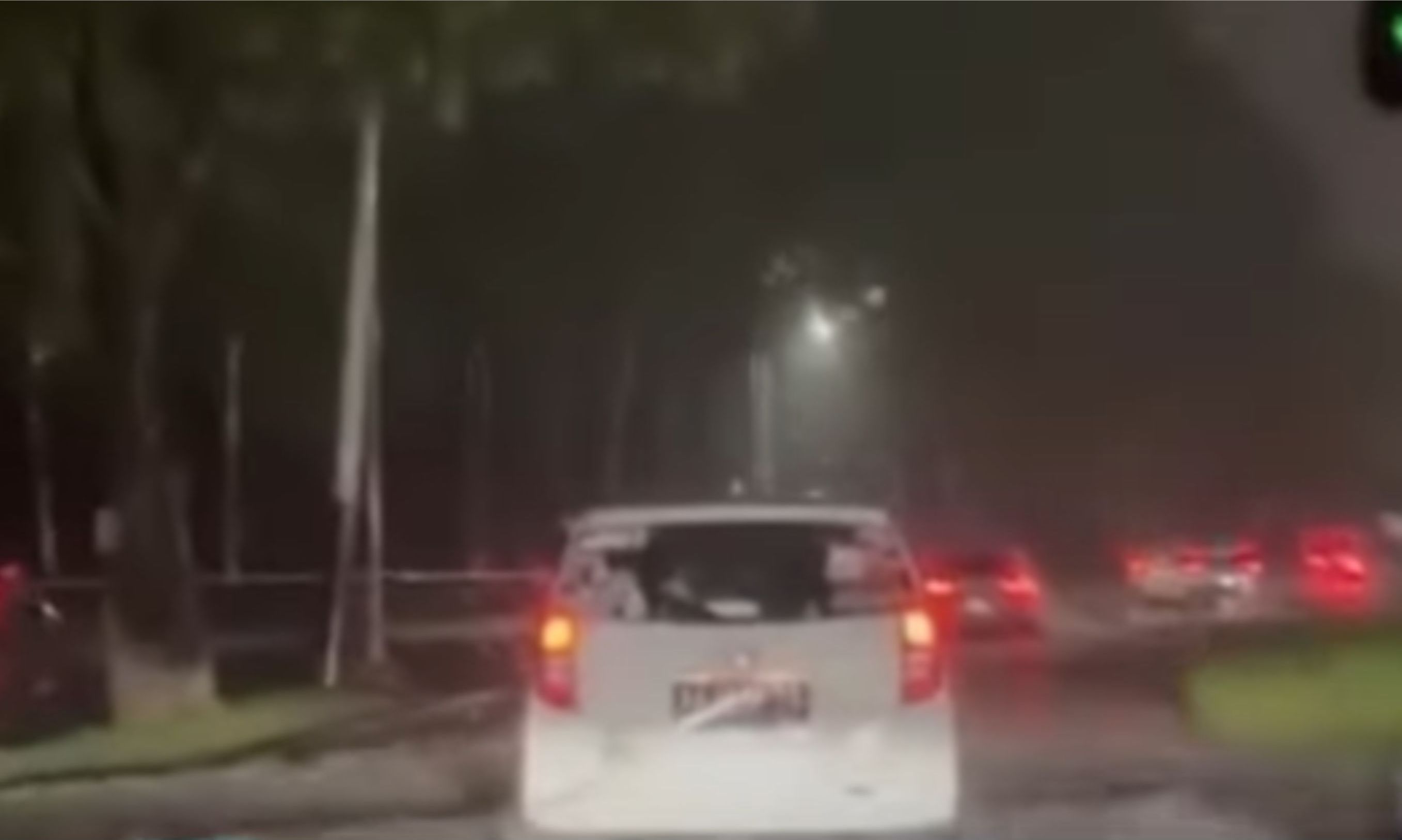 Banjir Rendam Kawasan Bintaro Xchange Mall Hingga Lalu Lintas Macet <b>(IG: media.tangselinfo)</b>