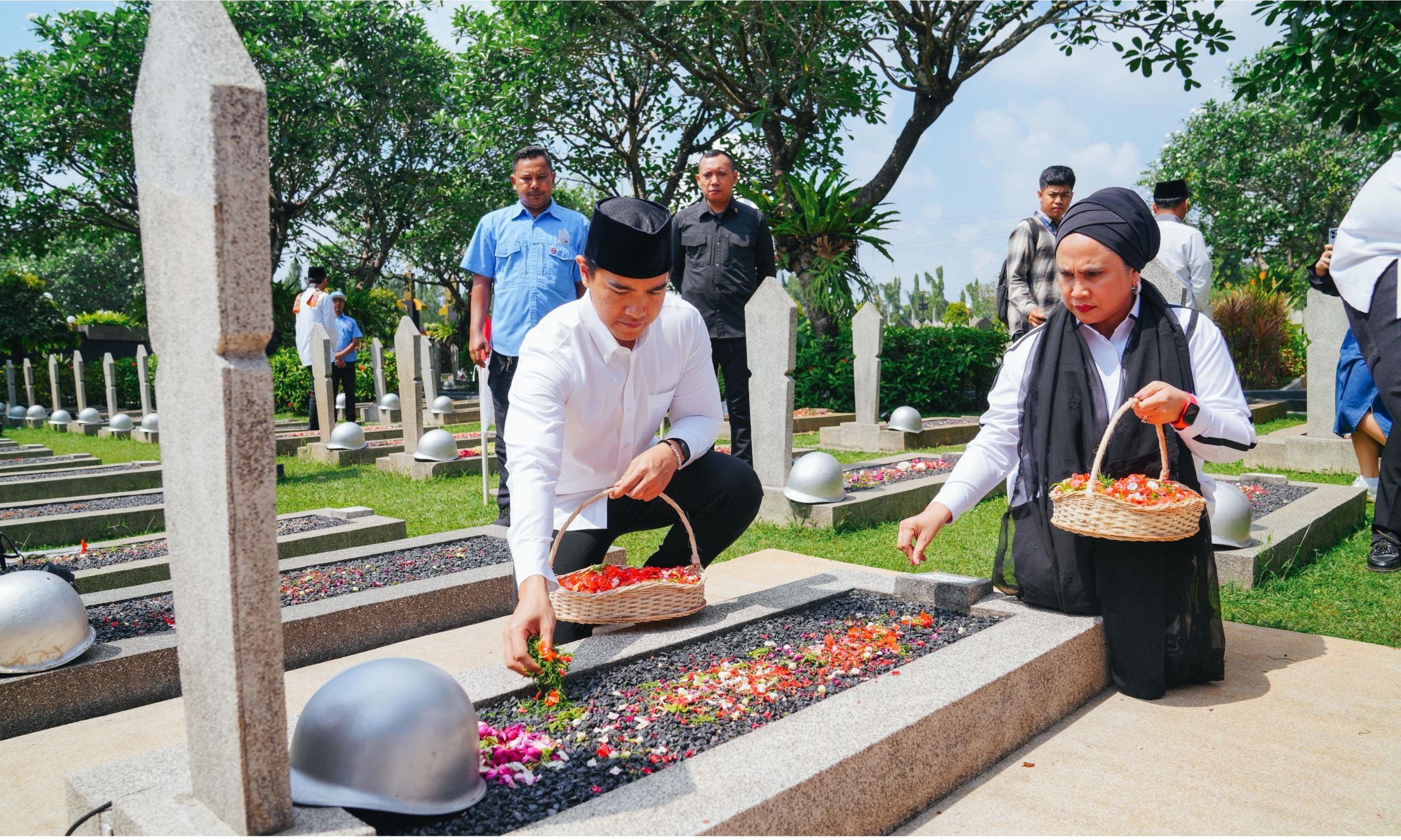 Kaesang Pangarep Ziarah ke Makam BJ Habibie dan Tokoh Bangsa Lainnya <b>(Istimewa)</b>