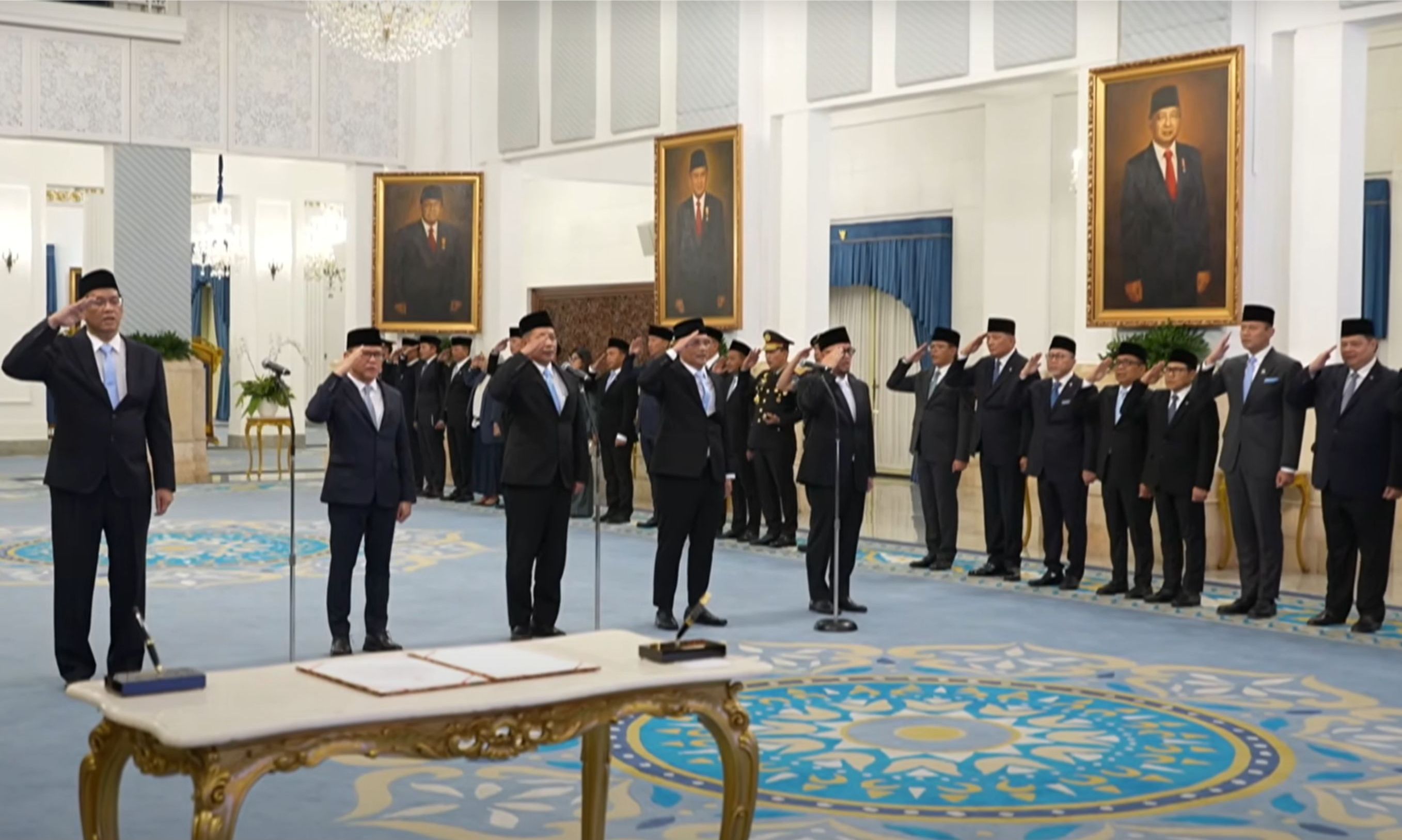 Prabowo Lantik 5 Menteri Baru <b>(Youtube)</b>