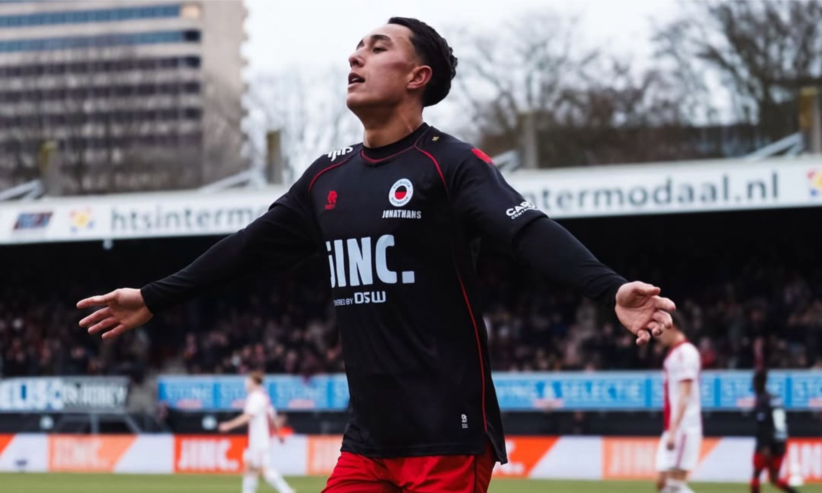 Miliano Jonathans Cetak Gol ke Gawang Ajax Amsterdam <b>(IG: Excelsior)</b>