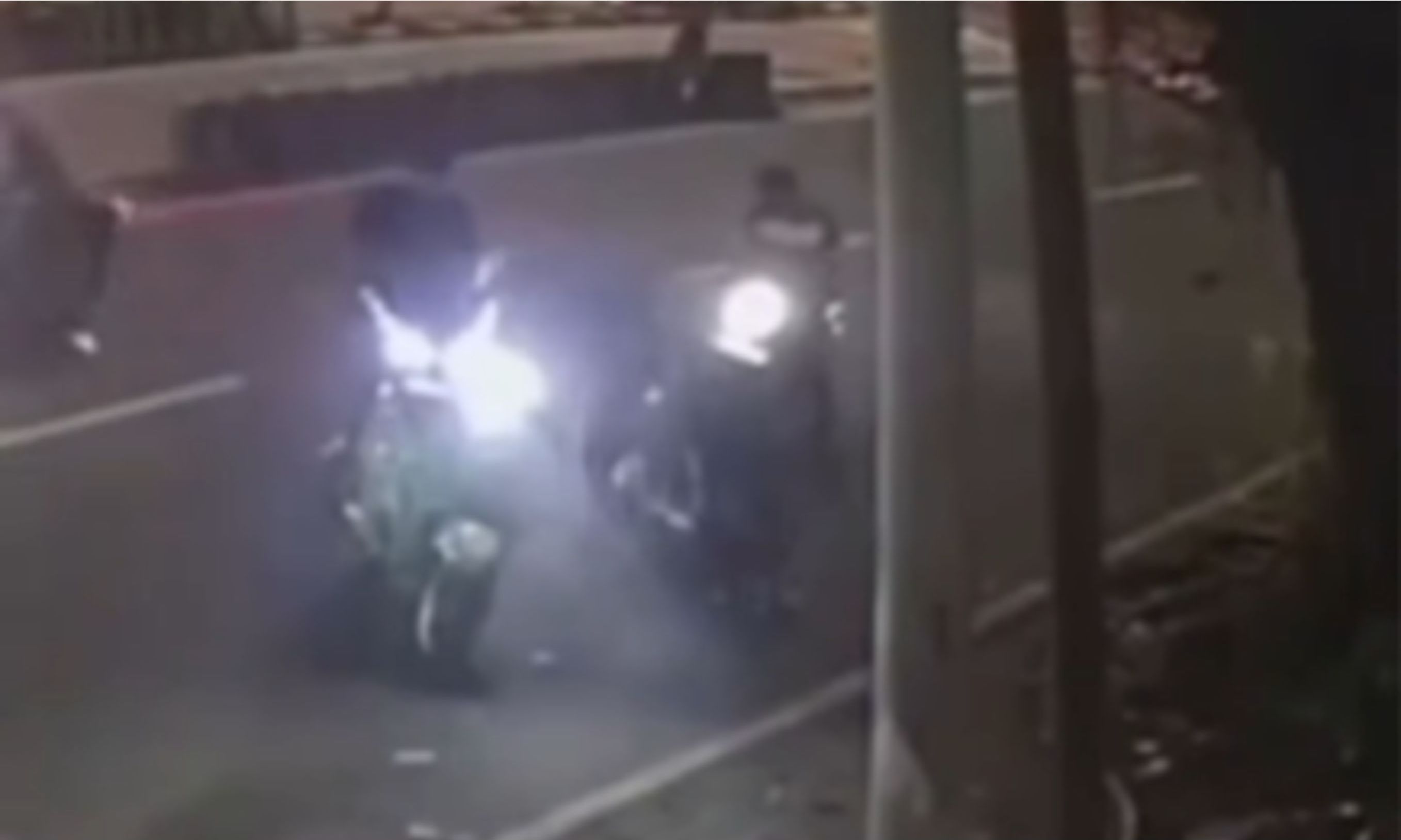 Aksi Begal di Gambir Terekam CCTV, Petugas Damkar Jadi Korban <b>(Istimewa)</b>