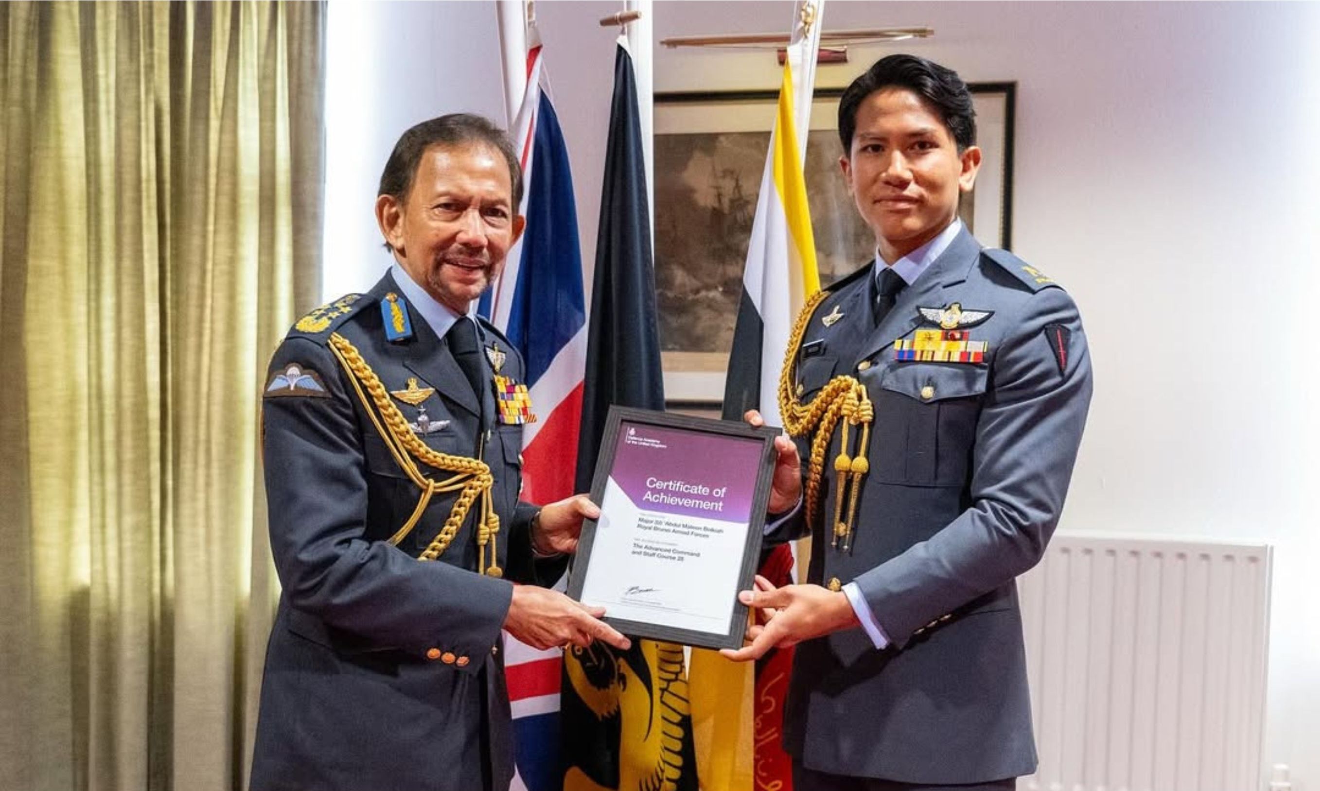 Sultan Brunei Darussalam, Hassanal Bolkiah resmi menunjuk sang anak yaitu Pangeran Abdul Mateen menjadi Menteri Luar Negeri (Menlu) pada Kamis lalu, 4 Juni 2026. <b>(IG: Abdul Mateen)</b>