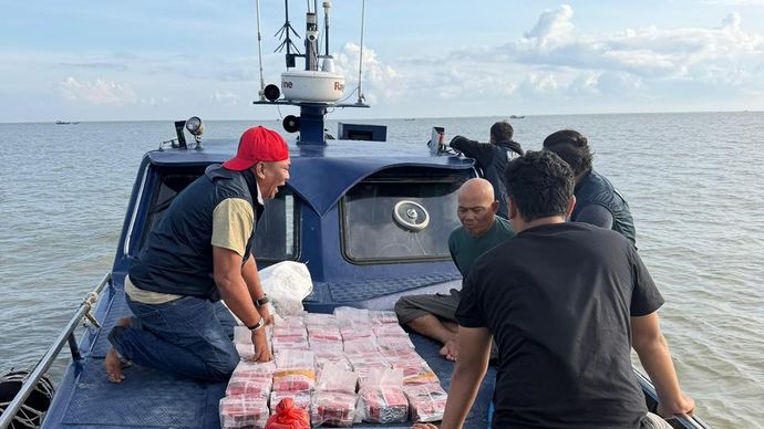 Bea Cukai dan Polda Sumatera Utara (Sumut) mengagalkan upaya penyelundupan narkotika jenis sabu seberat sekitar 30 kilogram dari Malaysia di perairan Tanjung Api, Kabupaten Asahan, Sumatera Utara. 
