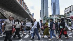 Jumlah penduduk DKI Jakarta tercatat mengalami penurunan pada semester I 2026. Berdasarkan Data Kependudukan Bersih (DKB) Semester I Tahun 2026, jumlah warga Jakarta mencapai 10.878.676 jiwa, atau berkurang 2.838 jiwa dibandingkan semester II 2025.