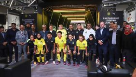 Timnas Malaysia baru saja merilis jersey terbaru dengan warga kebanggan mereka yaitu kuning. Namun sebagian netizen Negeri Jiran itu sedikit kecewa dengan desain.