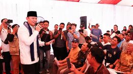 AHY Serahkan Sertifikat Tanah ke 200 Warga Lombok Barat Door to Door