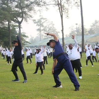 Potret Kegiatan Hari Kedua Retret Kepala Daerah di Akmil Magelang, Asik Senam SKJ