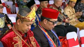 Mantan Gubernur Jawa Barat, Ridwan Kamil kini menghadiri HUT RI ke -79 di Ibu Kota Nusantara (IKN) dengan menggunakan baju adat Betawi.