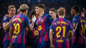 Barcelona merebut puncak klasemen sementara Liga Spanyol setelah menundukkan Real Sociedad 2-1 pada pekan ketujuh di Estadi Olímpic Lluís Companys, Minggu 28 September 2025.