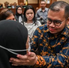 Hakim Tunda Putusan Banding Ibrahim Arief dalam Kasus Korupsi Chromebook