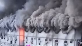 Kebakaran terjadi di kawasan Hunian Pekerja Konstruksi 1 (HPK I) Ibu Kota Nusantara (IKN), Penajam Paser Utara, Kalimantan Timur, pada Rabu (1/10/2025) sekitar pukul 17.30 WITA. 